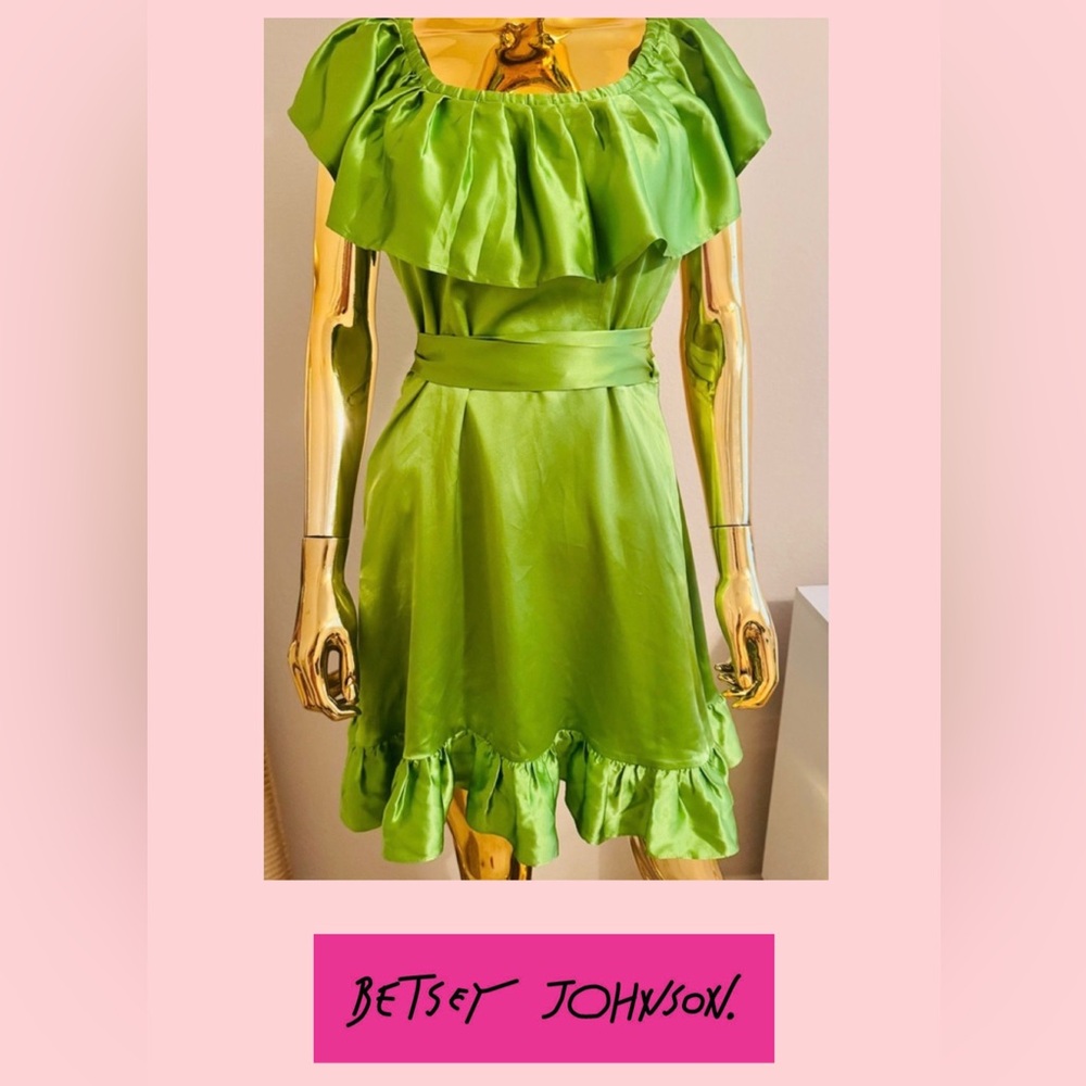 Betsey Johnson Vibrant Green Apple Wrap Ruffle Dress, Off Shoulders, Size 8, NWT